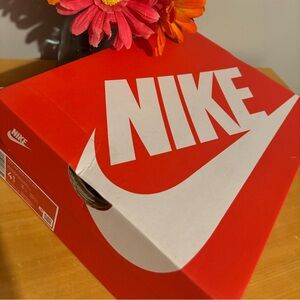 White Nike Air Max Plus (GS) size 4.5 in youth or 6 in women’s.